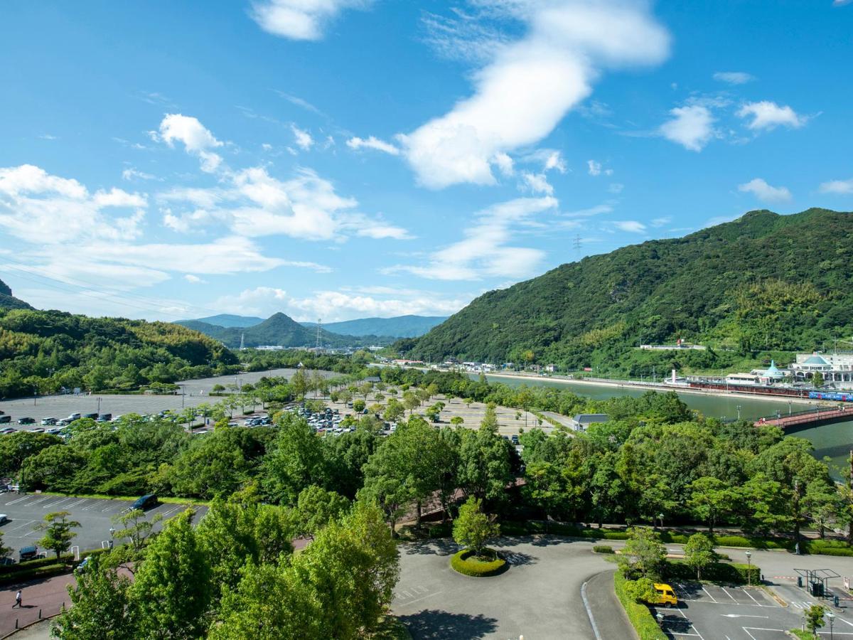 Hotel Okura Jr Huis Ten Bosch Sasebo Exterior foto View of the town