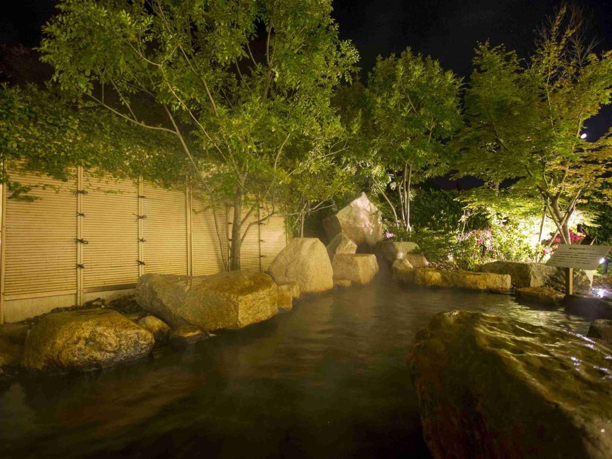 Hotel Okura Jr Huis Ten Bosch Sasebo Exterior foto The river at night