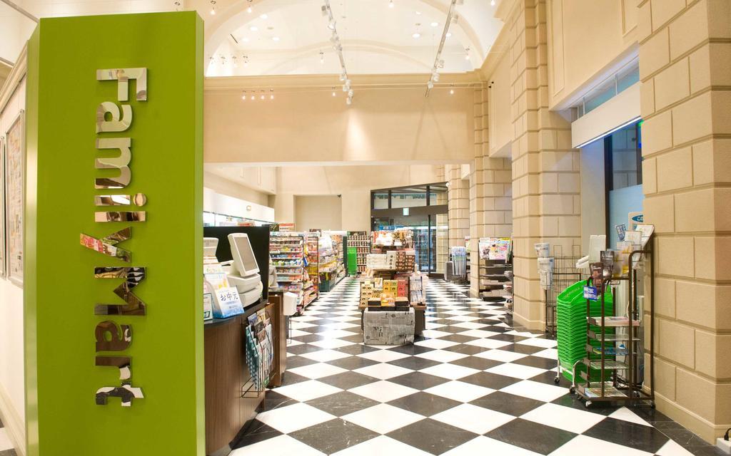 Hotel Okura Jr Huis Ten Bosch Sasebo Exterior foto The interior of a typical supermarket in the United Kingdom